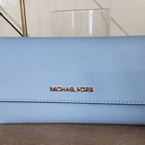 Michael Kors Sky Blue Clutch Messures- 7.5 × 4